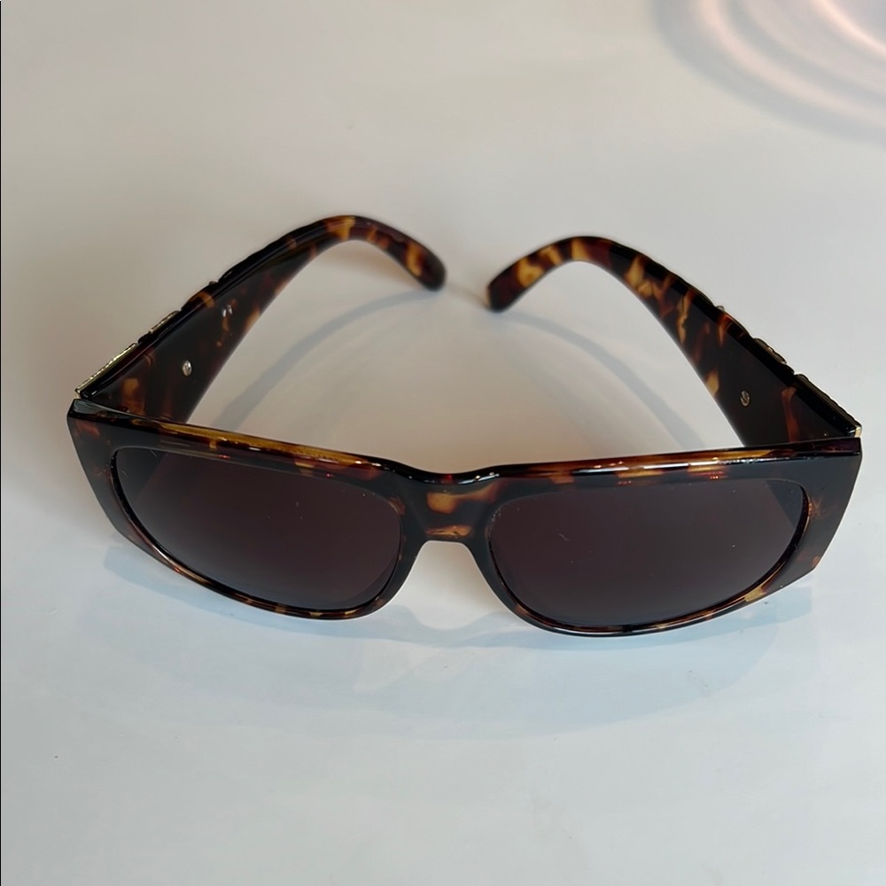Brown Tortoiseshell Sunglasses with UV Protection